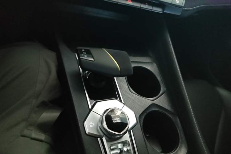 Used CHANGAN UNI-V 2022 1.5T Sport Edition Gear Lever