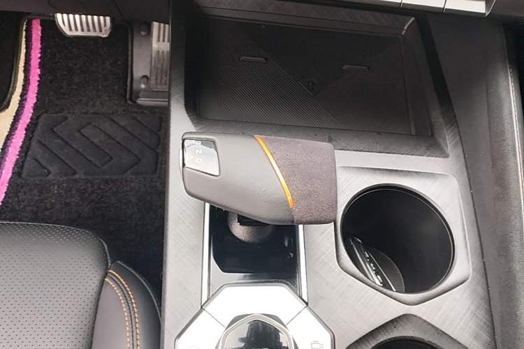 Used CHANGAN UNI-V 2022 1.5T Sport Edition Gear Lever