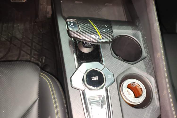 Used CHANGAN UNI-V 2022 1.5T Sport Edition Gear Lever