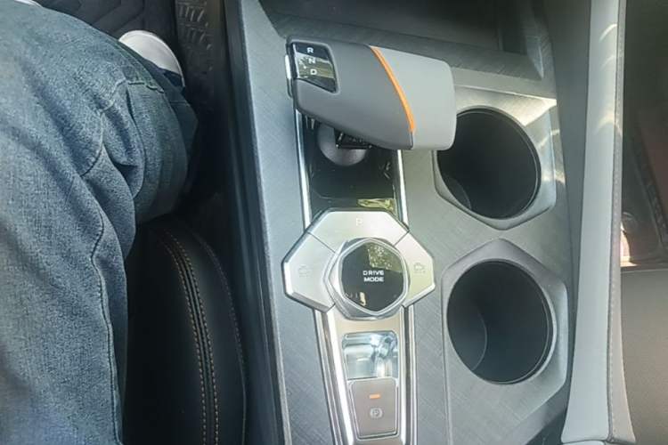 Used CHANGAN UNI-V 2022 1.5T Prestige Version Gear Lever