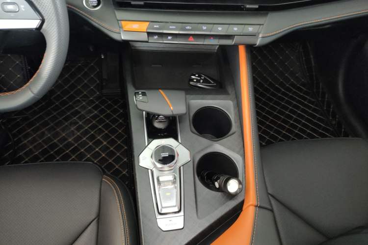 Used CHANGAN UNI-V 2022 1.5T Prestige Version Gear Lever