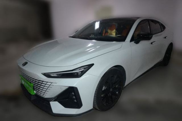 Ojetý CHANGAN UNI-V 2022 1.5T Prestige Version