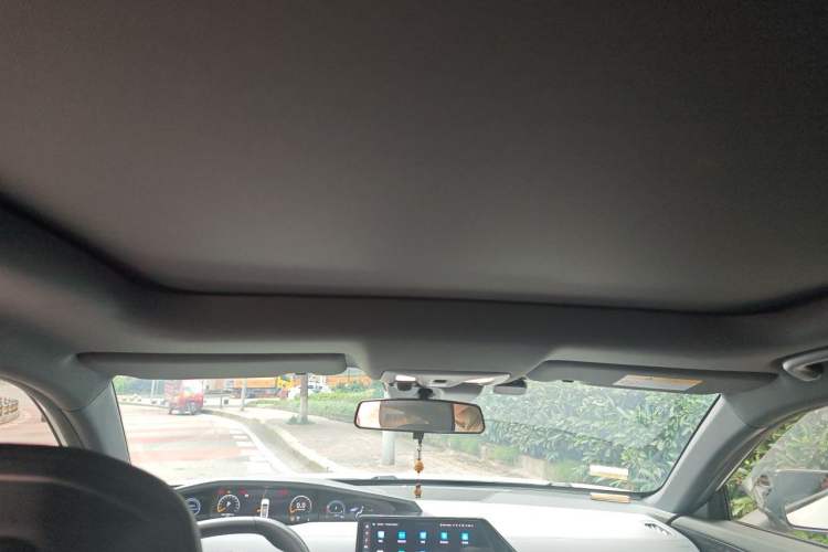 Used CHANGAN UNI-V 2022 1.5T Prestige Version Headliner