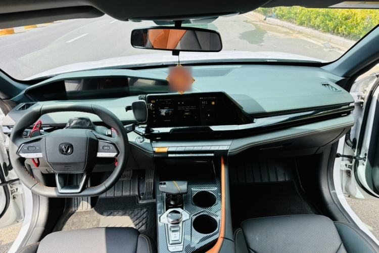 Used CHANGAN UNI-V 2022 1.5T Prestige Version Interior 1