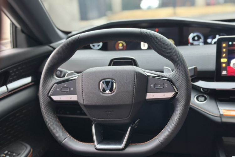 Used CHANGAN UNI-V 2022 1.5T Prestige Version Interior 10