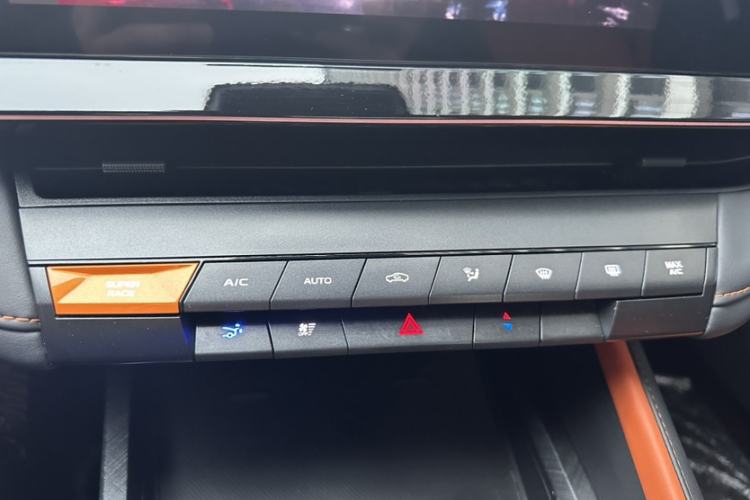 Used CHANGAN UNI-V 2022 1.5T Prestige Version Interior 11