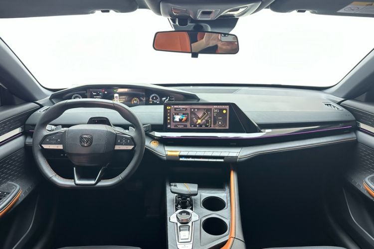 Used CHANGAN UNI-V 2022 1.5T Prestige Version Interior 2