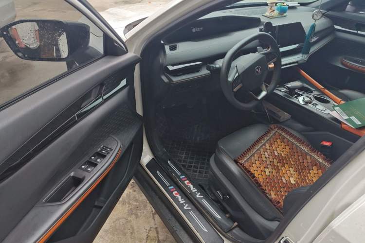 Used CHANGAN UNI-V 2022 1.5T Prestige Version Interior 3