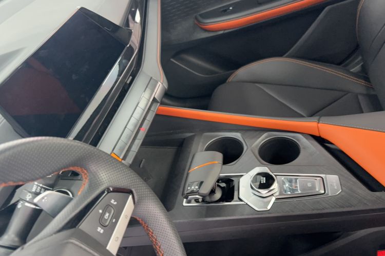 Used CHANGAN UNI-V 2022 1.5T Prestige Version Interior 4