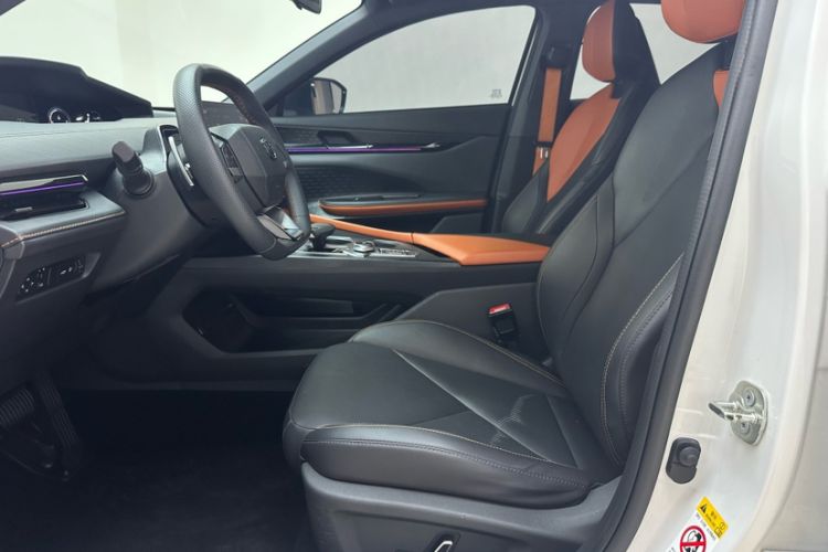Used CHANGAN UNI-V 2022 1.5T Prestige Version Interior 4
