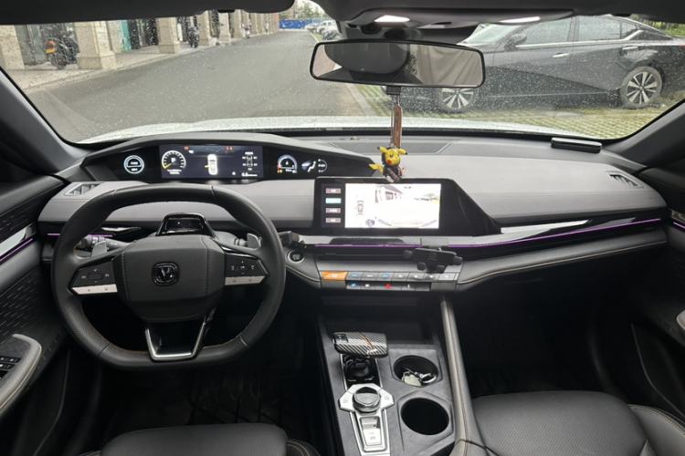 Used CHANGAN UNI-V 2022 1.5T Prestige Version Interior 4