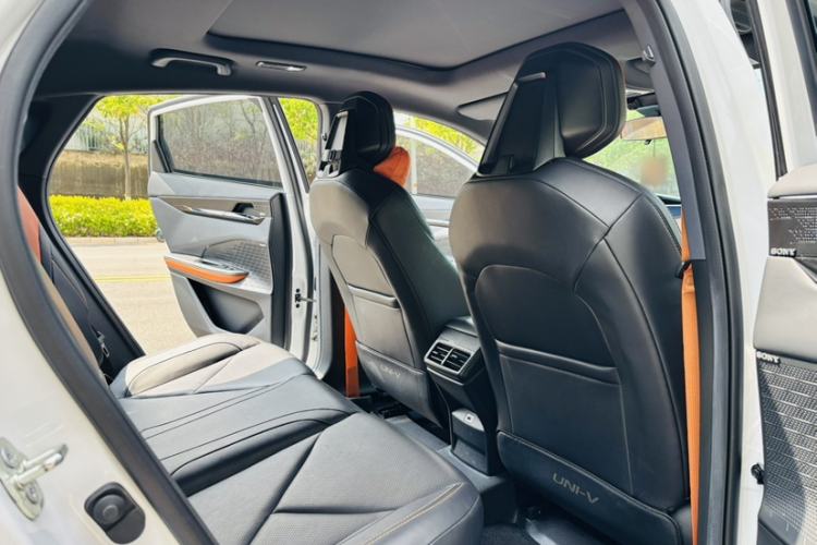 Used CHANGAN UNI-V 2022 1.5T Prestige Version Interior 6