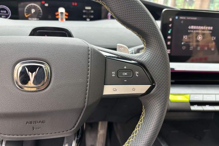 Used CHANGAN UNI-V 2022 1.5T Sport Edition Interior 6