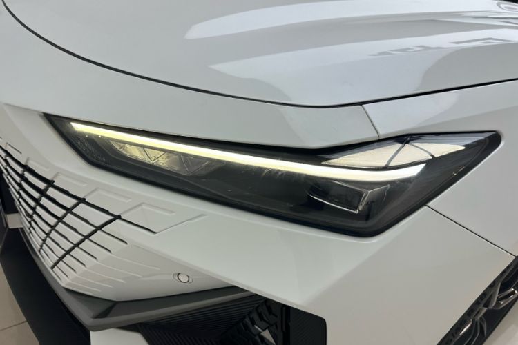 Used CHANGAN UNI-V 2022 1.5T Prestige Version Left Front Headlight