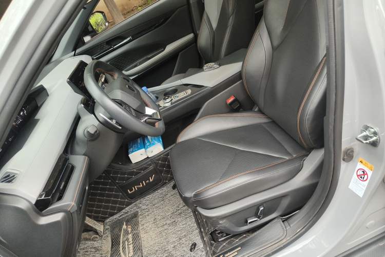 Used CHANGAN UNI-V 2022 1.5T Smart Navigation Version