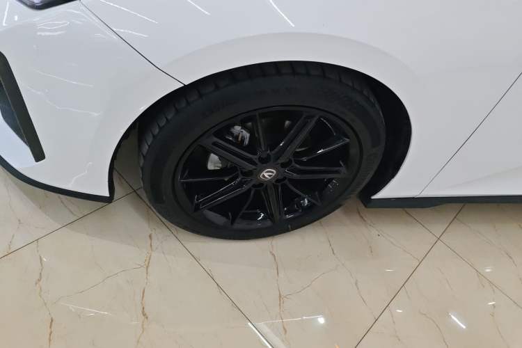 Used CHANGAN UNI-V 2022 1.5T Prestige Version Left Front Wheel Hub