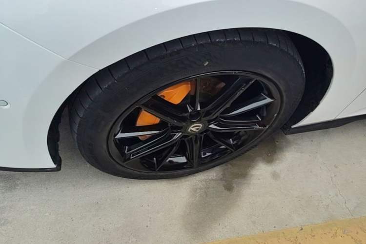 Used CHANGAN UNI-V 2022 1.5T Smart Navigation Version Left Front Wheel Hub