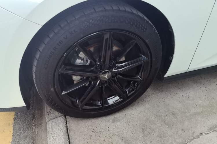 Used CHANGAN UNI-V 2022 1.5T Prestige Version Left Front Wheel Hub