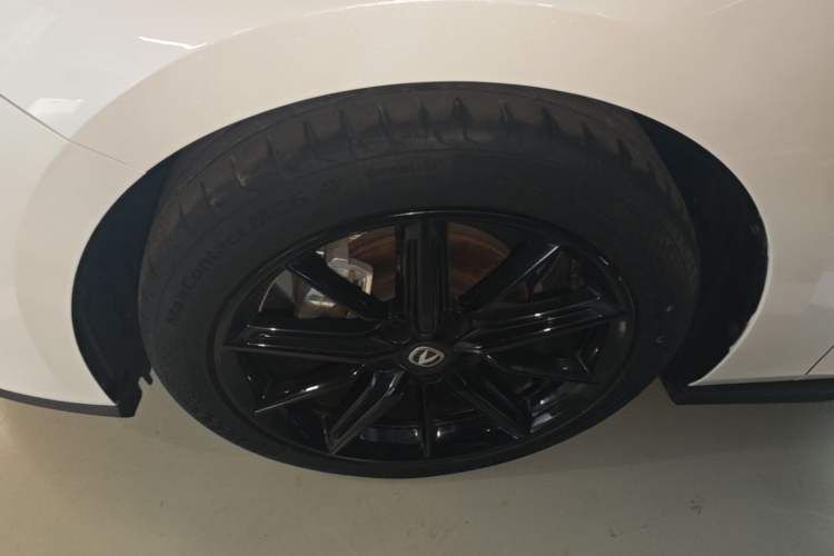 Used CHANGAN UNI-V 2022 1.5T Prestige Version Left Front Wheel Hub