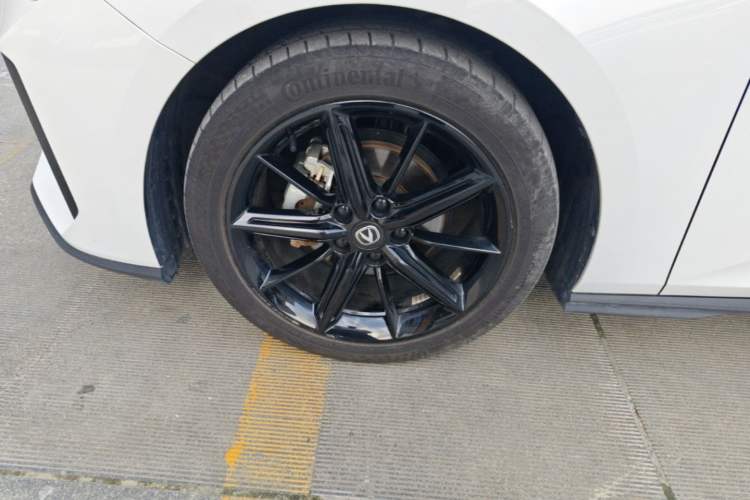 Used CHANGAN UNI-V 2022 1.5T Prestige Version Left Front Wheel Hub