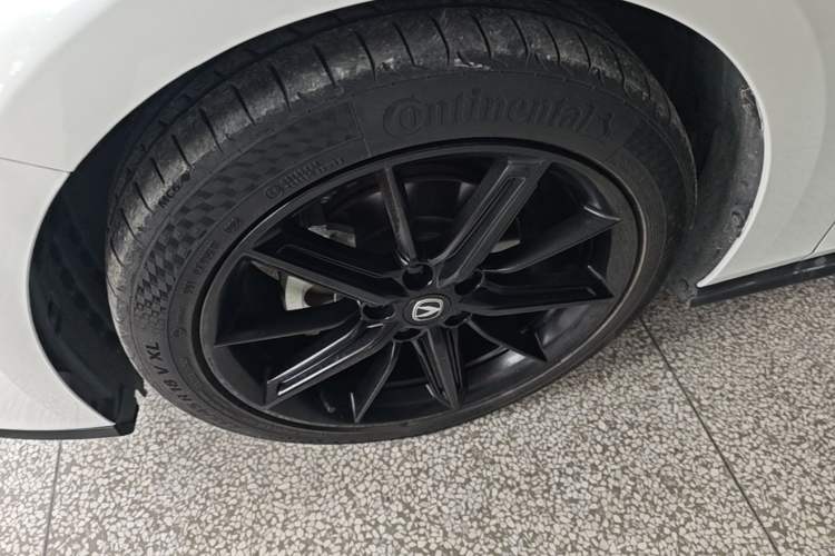 Used CHANGAN UNI-V 2022 1.5T Smart Navigation Version Left Front Wheel Hub