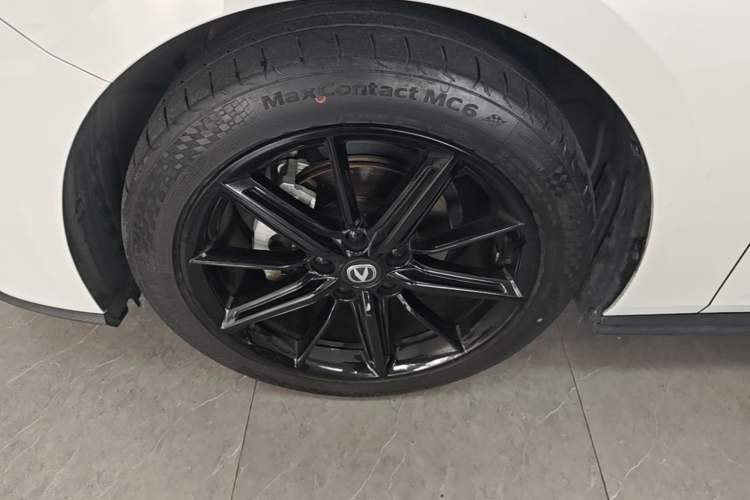 Used CHANGAN UNI-V 2022 1.5T Prestige Version Left Front Wheel Hub