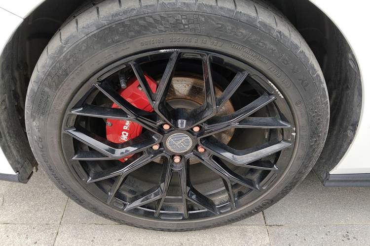 Used CHANGAN UNI-V 2022 1.5T Prestige Version Left Front Wheel Hub