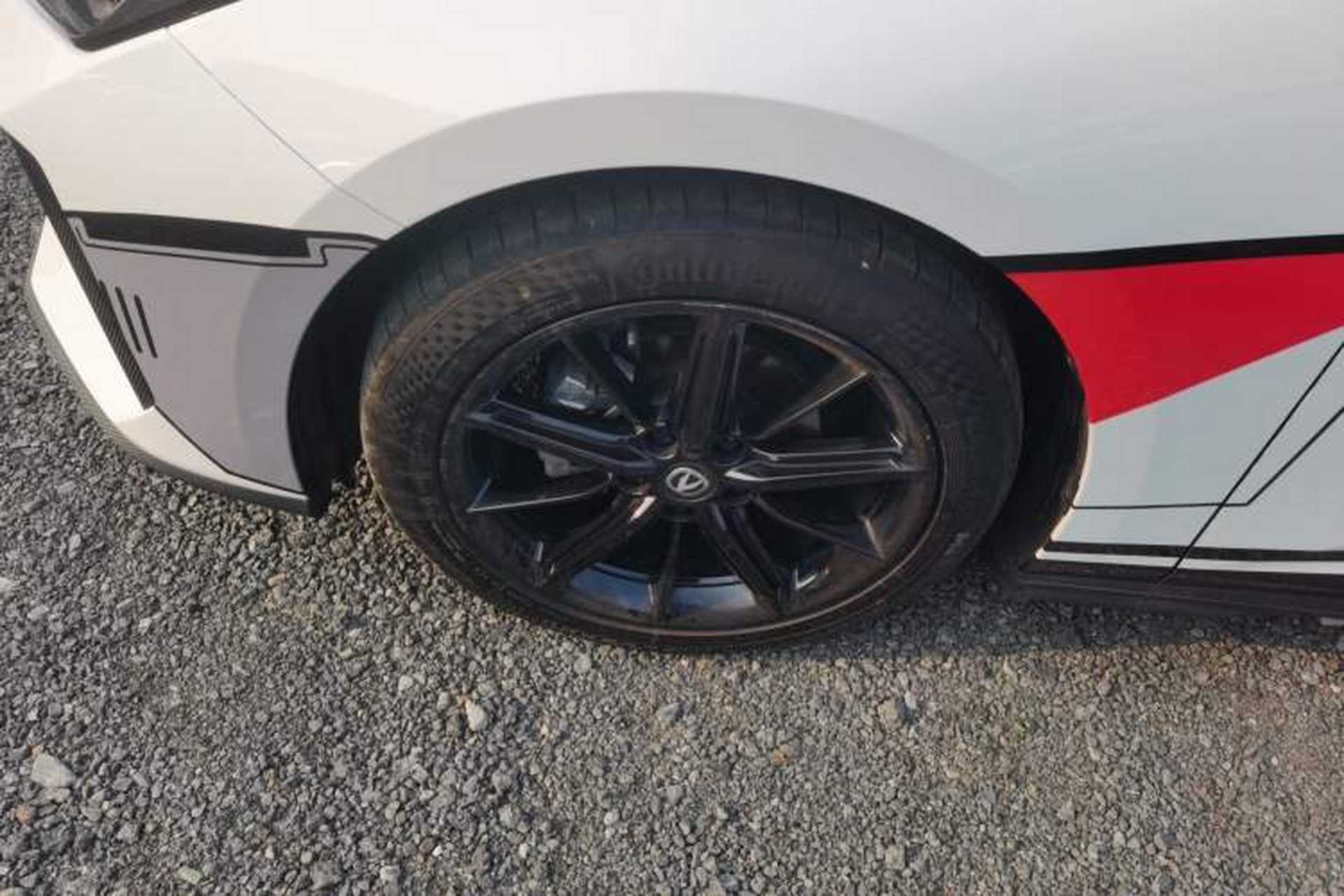 Used CHANGAN UNI-V 2022 1.5T Prestige Version Left Front Wheel Hub