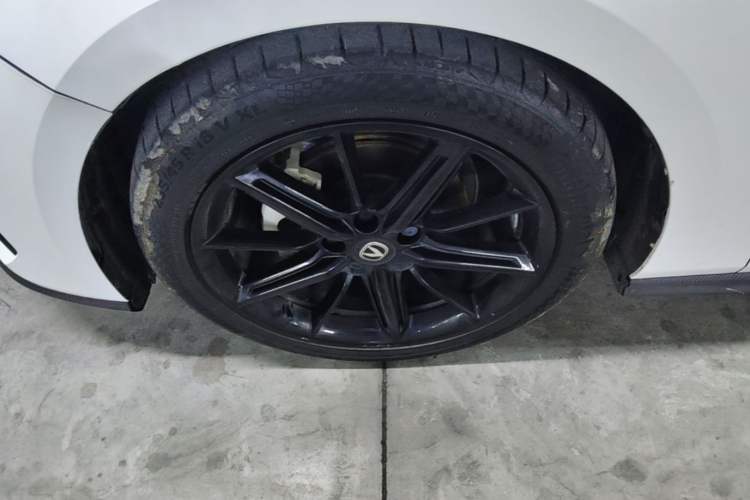 Used CHANGAN UNI-V 2022 1.5T Prestige Version Left Front Wheel Hub