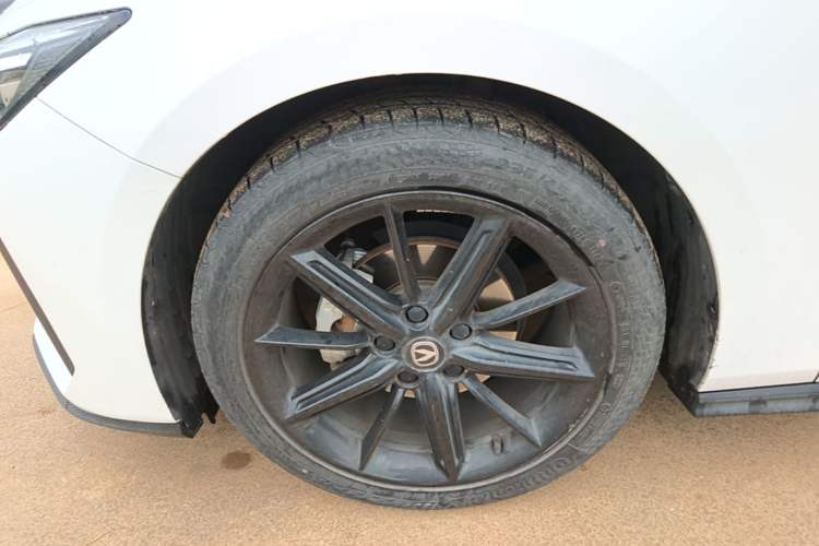 Used CHANGAN UNI-V 2022 1.5T Prestige Version Left Front Wheel Hub