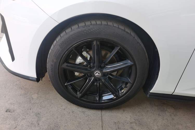 Used CHANGAN UNI-V 2022 1.5T Prestige Version Left Front Wheel Hub