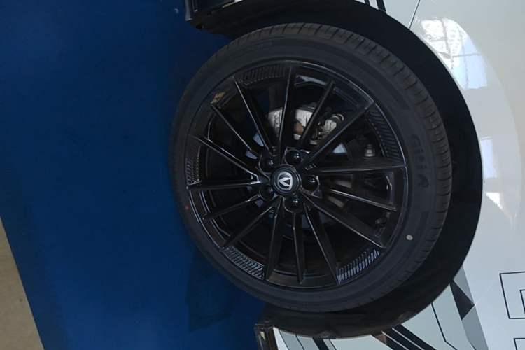 Used CHANGAN UNI-V 2022 1.5T Sport Edition Left Front Wheel Hub