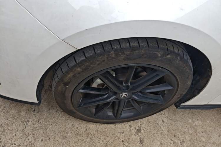 Used CHANGAN UNI-V 2022 1.5T Excellence Model Left Front Wheel Hub