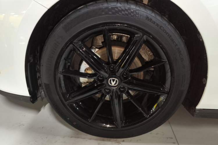 Used CHANGAN UNI-V 2022 1.5T Prestige Version Left Front Wheel Hub