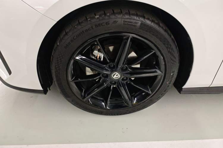 Used CHANGAN UNI-V 2022 1.5T Prestige Version Left Front Wheel Hub
