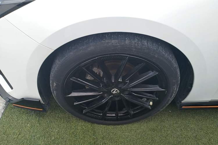 Used CHANGAN UNI-V 2022 1.5T Sport Edition Left Front Wheel Hub