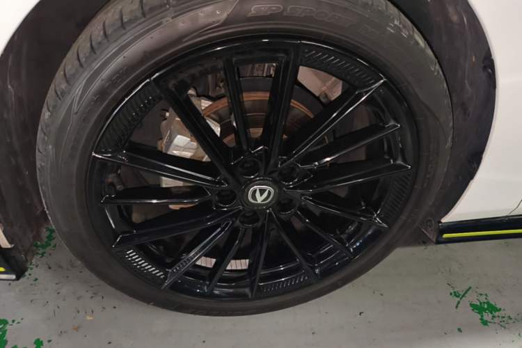 Used CHANGAN UNI-V 2022 1.5T Sport Edition Left Front Wheel Hub
