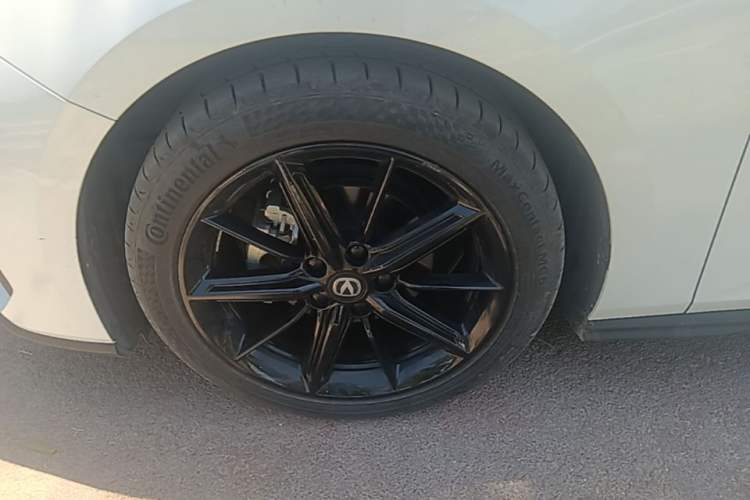 Used CHANGAN UNI-V 2022 1.5T Prestige Version Left Front Wheel Hub
