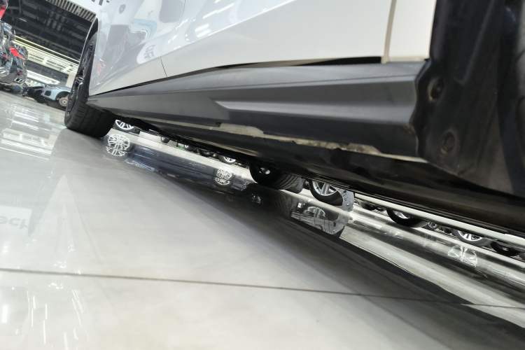 Used CHANGAN UNI-V 2022 1.5T Prestige Version Left Side Sill