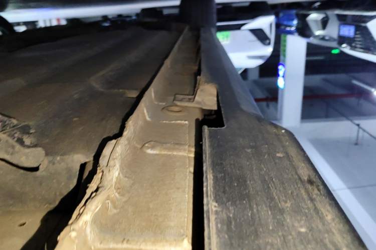 Used CHANGAN UNI-V 2022 1.5T Prestige Version Left Side Sill