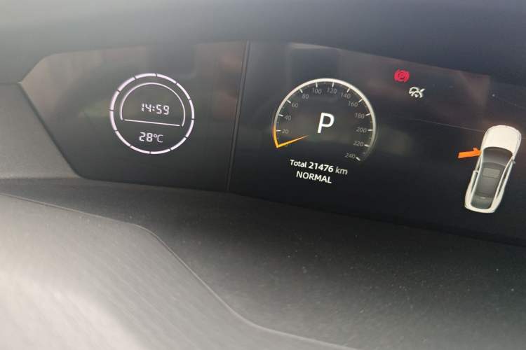 Used CHANGAN UNI-V 2022 1.5T Sport Edition Odometer Close Up
