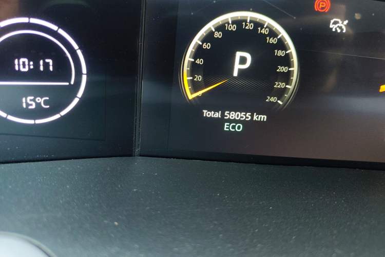 Used CHANGAN UNI-V 2022 1.5T Prestige Version Odometer Close Up
