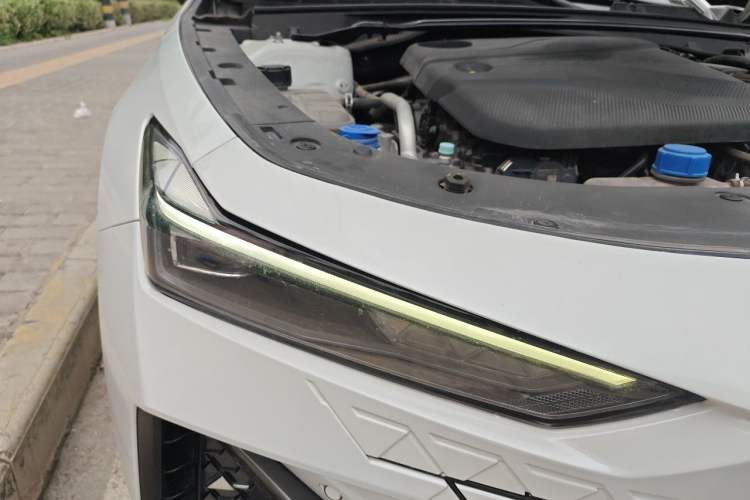 Used CHANGAN UNI-V 2022 1.5T Prestige Version Right Front Headlight