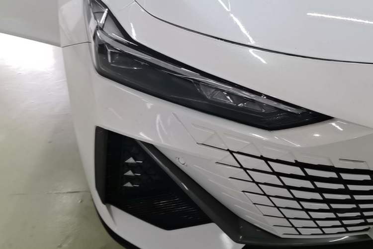 Used CHANGAN UNI-V 2022 1.5T Prestige Version Right Front Headlight