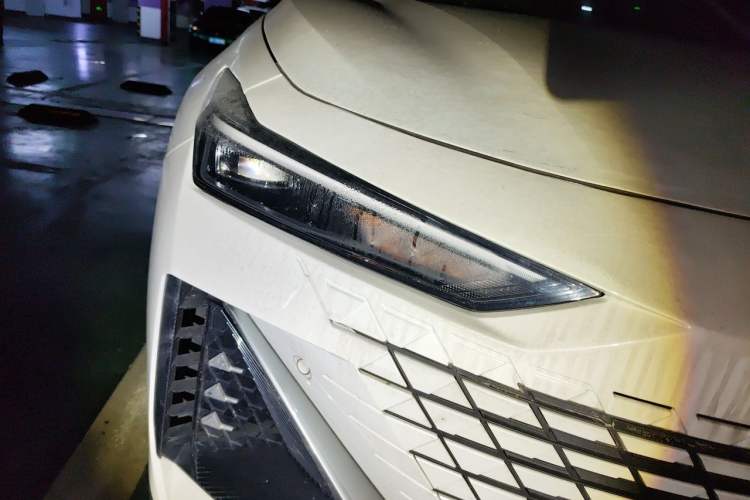 Used CHANGAN UNI-V 2022 1.5T Prestige Version Right Front Headlight