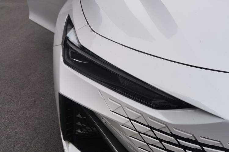 Used CHANGAN UNI-V 2022 1.5T Prestige Version Right Front Headlight