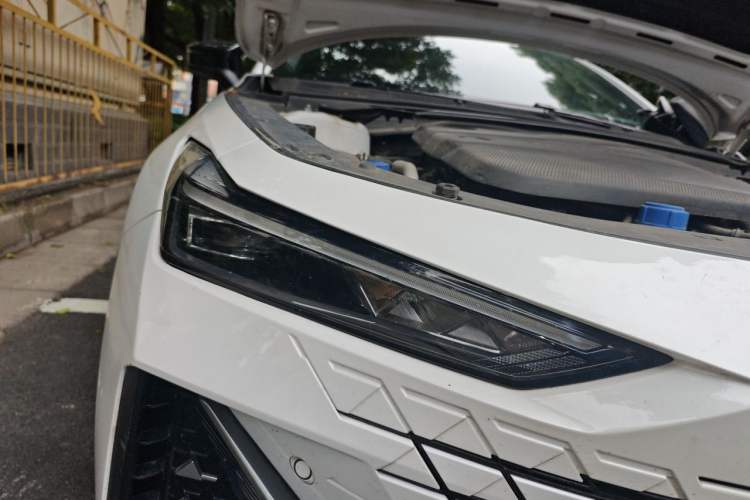 Used CHANGAN UNI-V 2022 1.5T Prestige Version Right Front Headlight