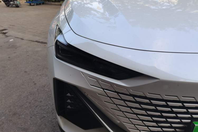 Used CHANGAN UNI-V 2022 1.5T Prestige Version Right Front Headlight
