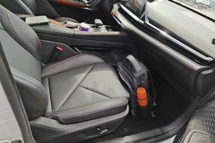 Used CHANGAN UNI-V 2022 1.5T Prestige Version Right Front Seat