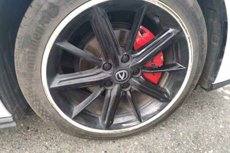 Used CHANGAN UNI-V 2022 1.5T Prestige Version Right Front Wheel Hub